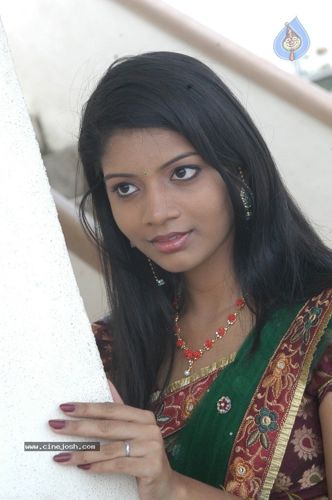 Bindhu New Stills - 37 / 43 photos