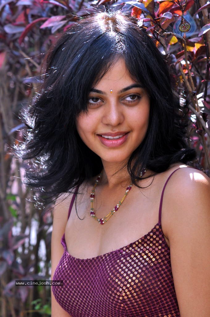 Bindu Madhavi Stills - 39 / 78 photos