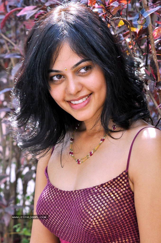 Bindu Madhavi Stills - 49 / 78 photos