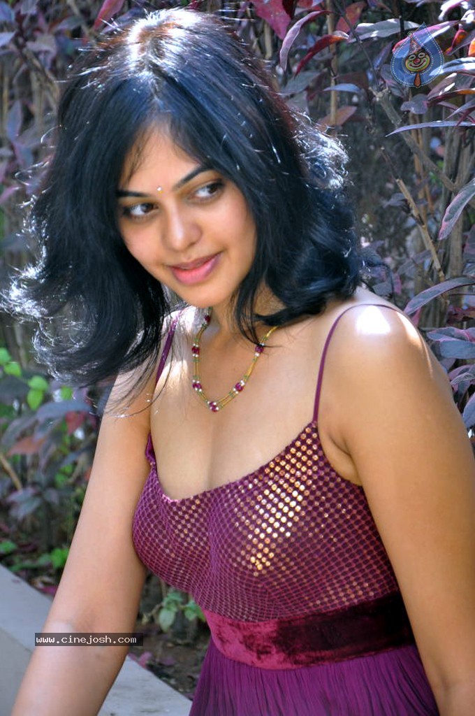 Bindu Madhavi Stills - 64 / 78 photos