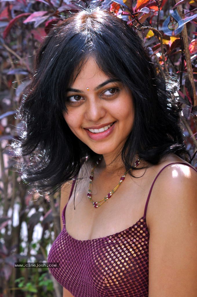 Bindu Madhavi Stills - 76 / 78 photos