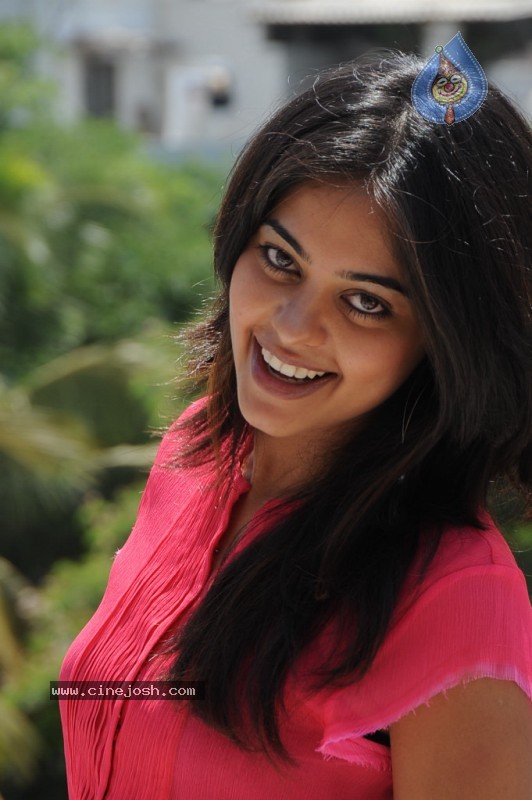 Bindu Madhavi Photo Stills  - 20 / 39 photos