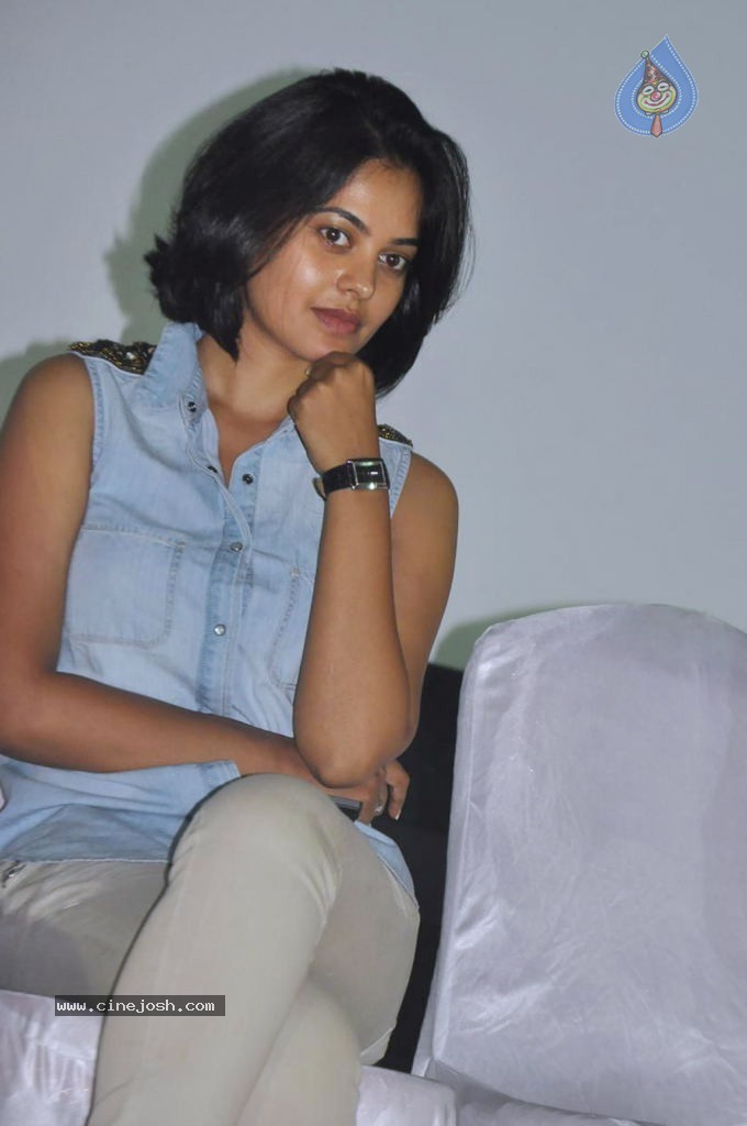 Bindu Madhavi Pics - 23 / 25 photos