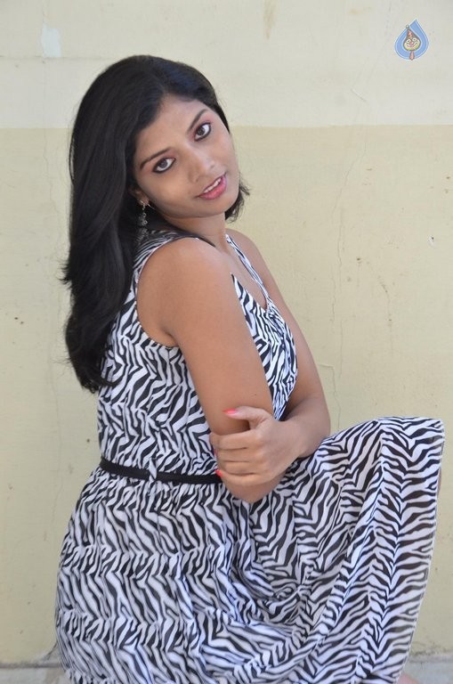 Bindu New Pics - 15 / 42 photos