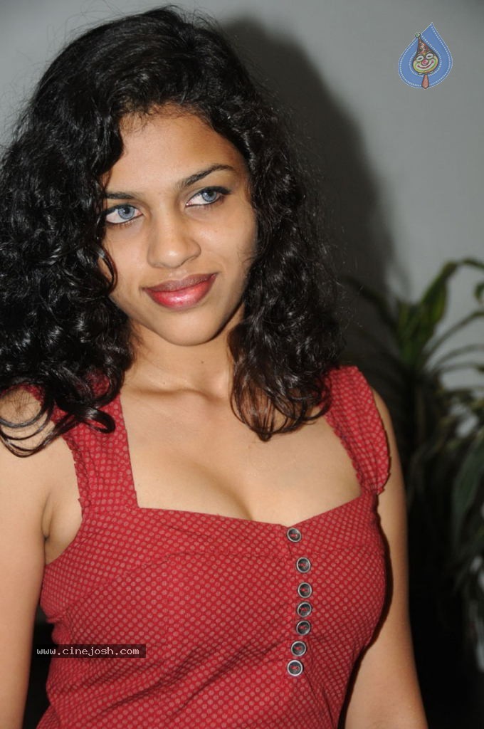 Chaitra Hot Stills - 28 / 42 photos