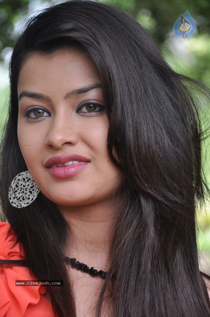 Chandini New Stills - 12 / 29 photos