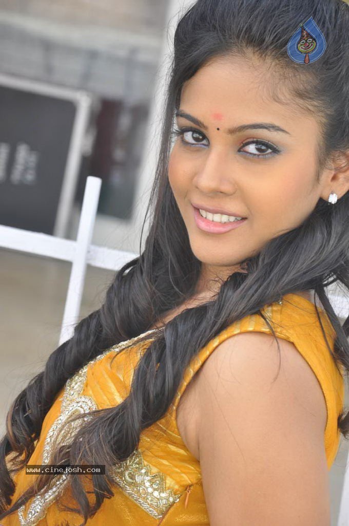 Chandini Stills - 5 / 75 photos