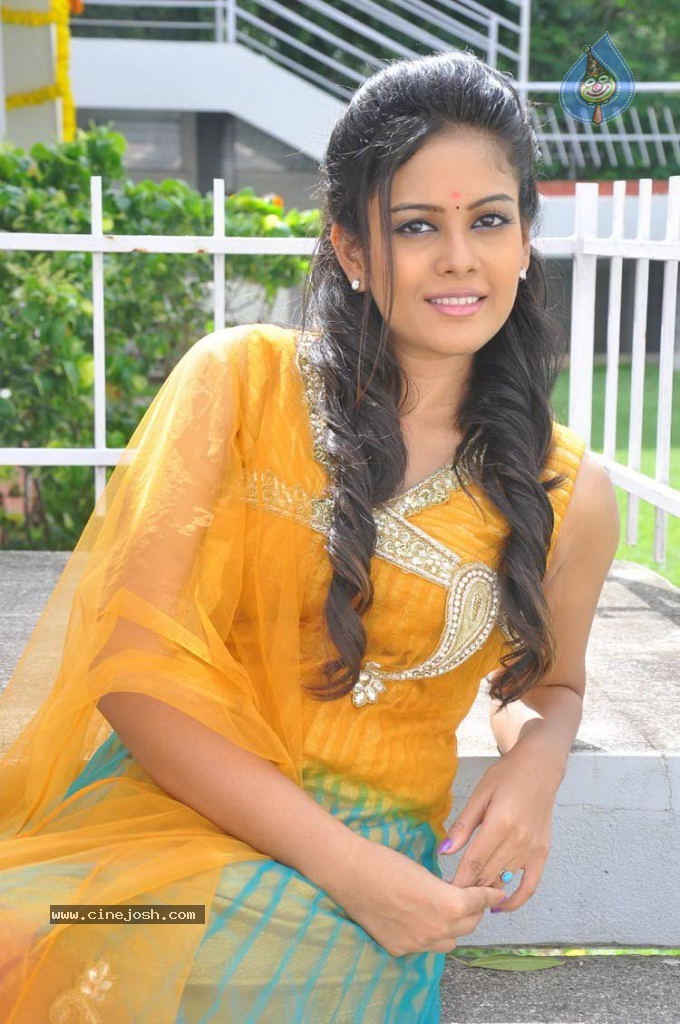 Chandini Stills - 12 / 75 photos