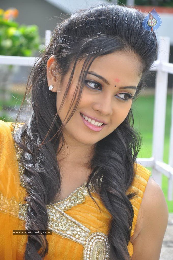 Chandini Stills - 17 / 75 photos