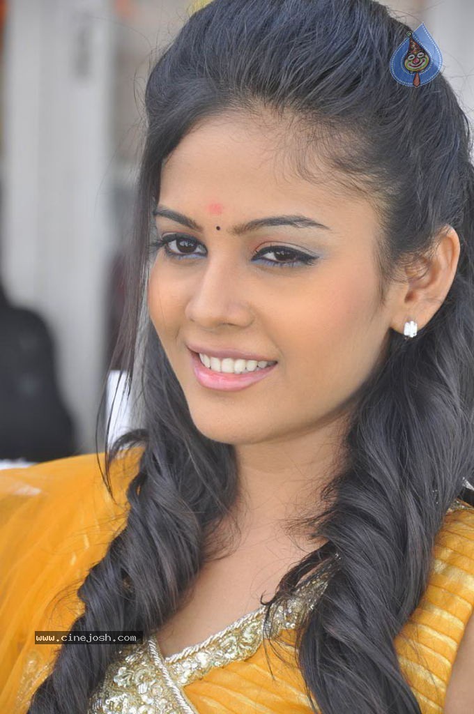 Chandini Stills - 19 / 75 photos