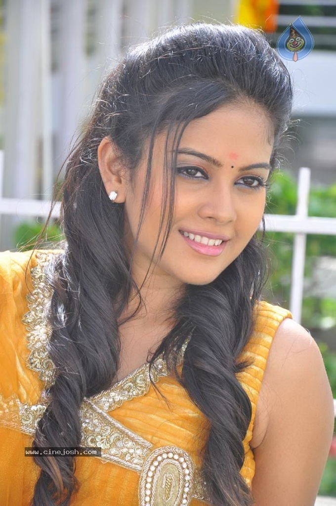 Chandini Stills - 26 / 75 photos