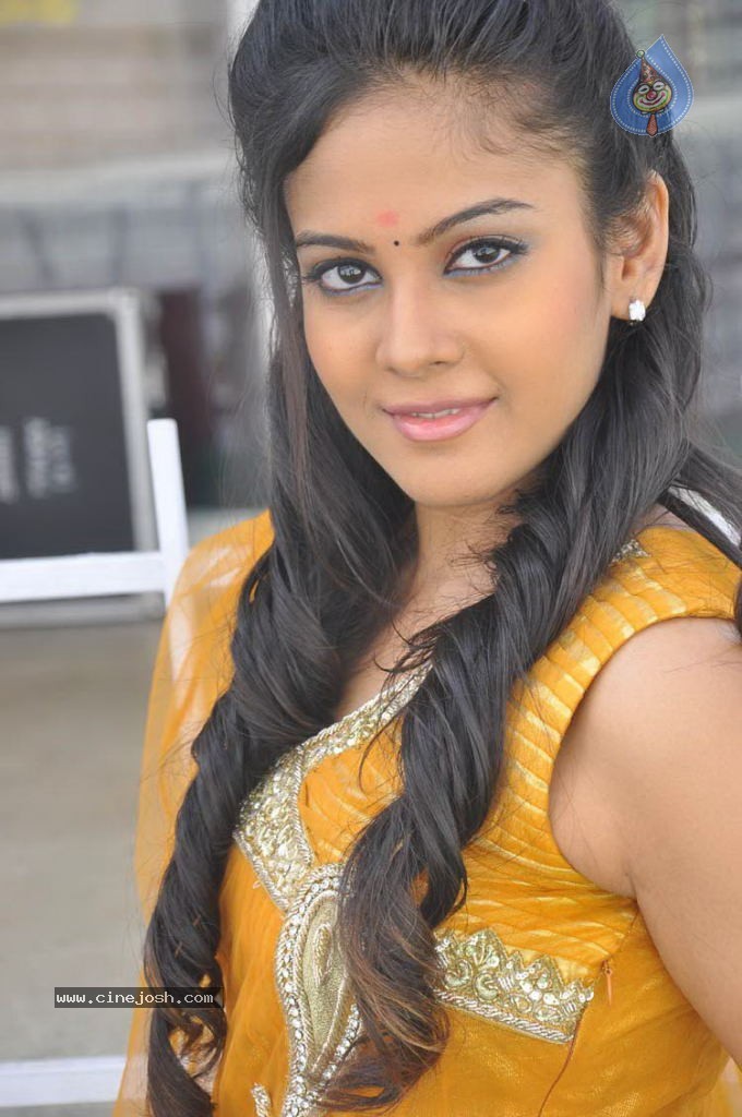 Chandini Stills - 44 / 75 photos