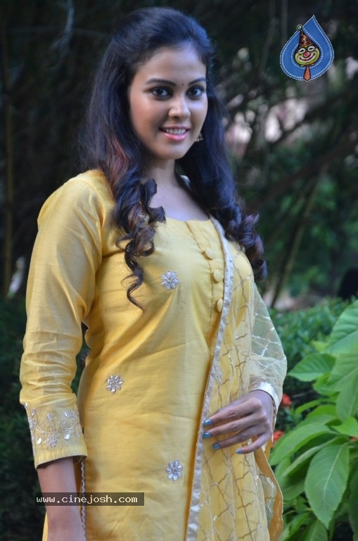 Chandini Tamilarasan Photos - 14 / 16 photos