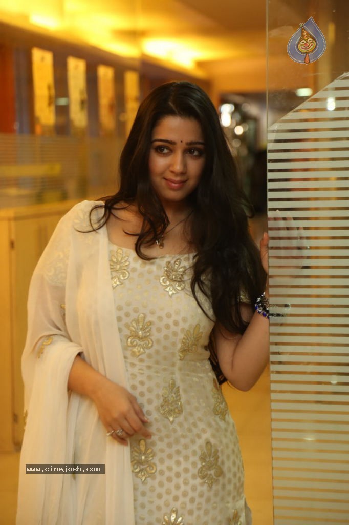 Charmi New Images - 10 / 43 photos