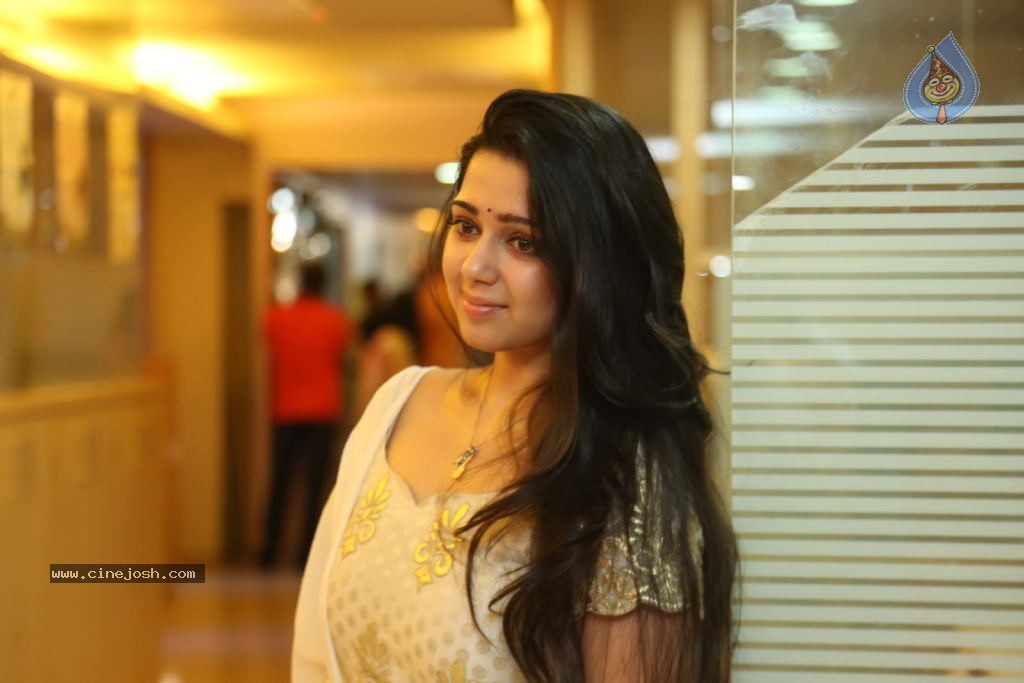 Charmi New Images - 19 / 43 photos