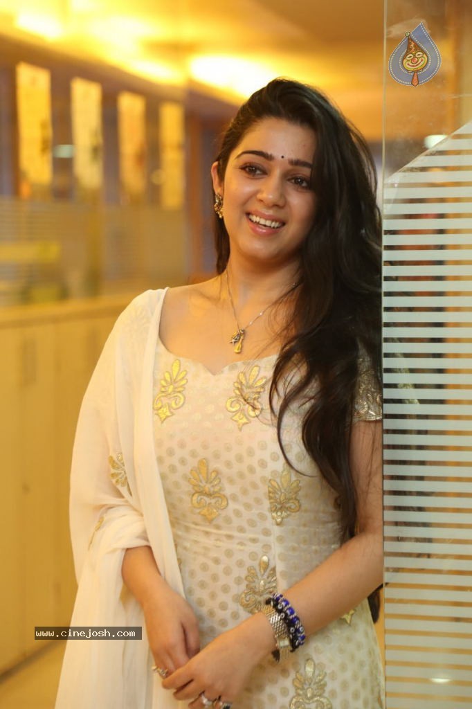 Charmi New Images - 30 / 43 photos