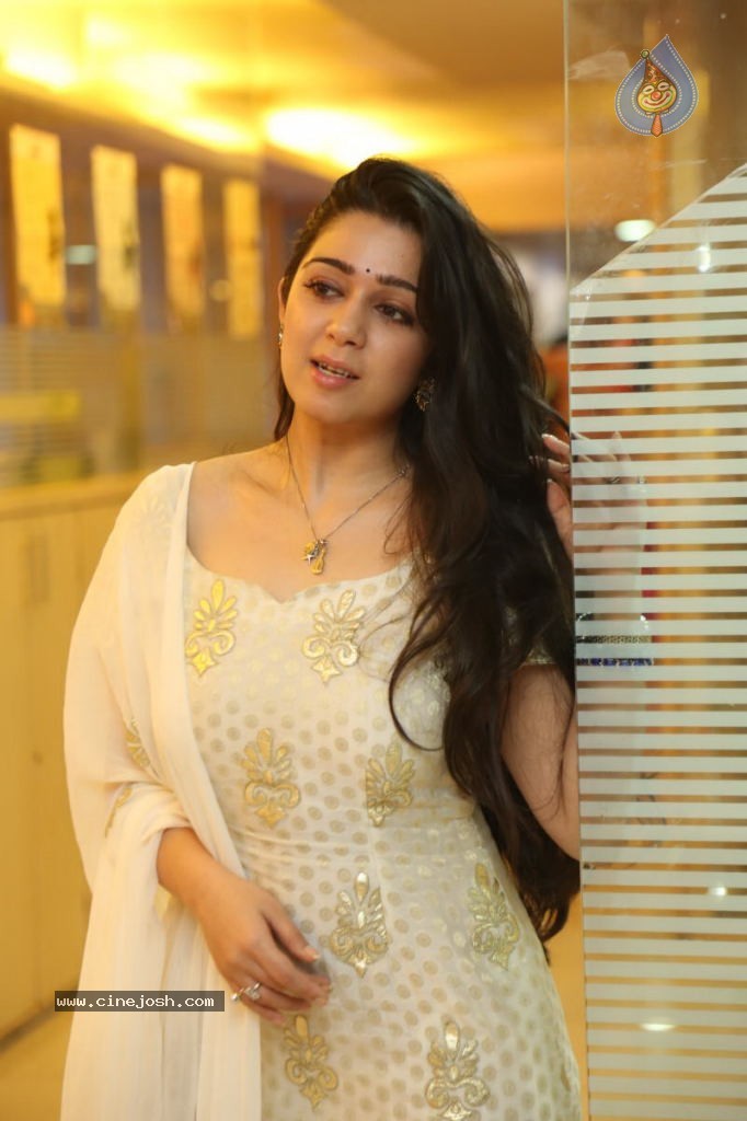 Charmi New Images - 40 / 43 photos