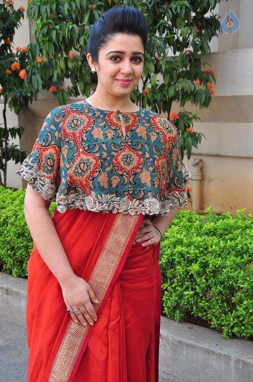 Charmy Kaur Photos - 23 / 61 photos