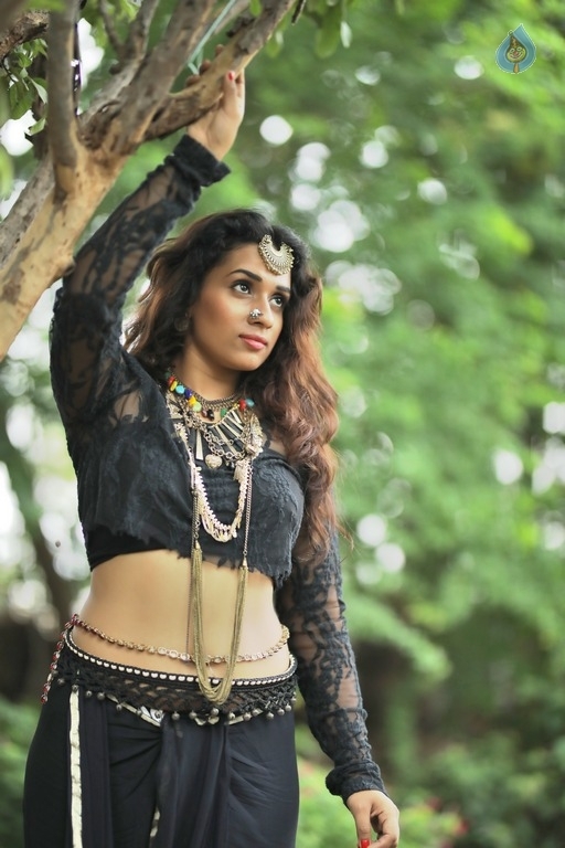 Chetana Uttej Photoshoot - 4 / 21 photos