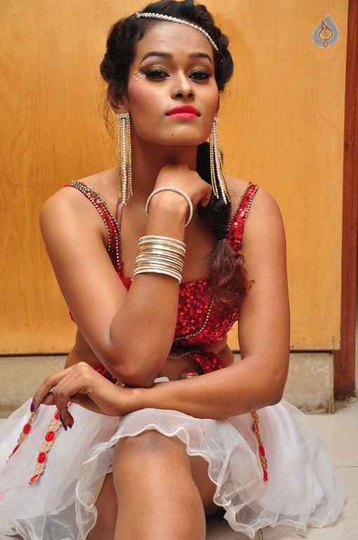 Dancer Nisha New Pics - 41 / 42 photos