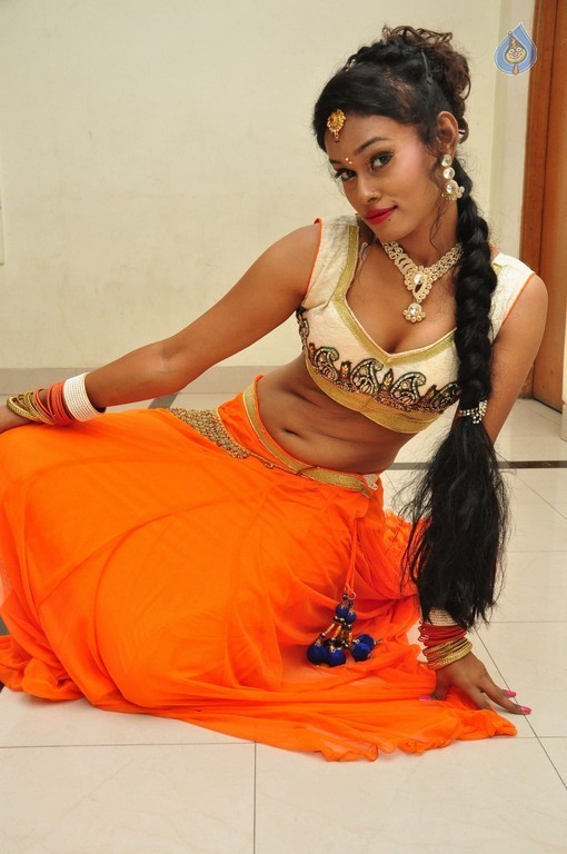 Dancer Nisha Photos - 7 / 57 photos