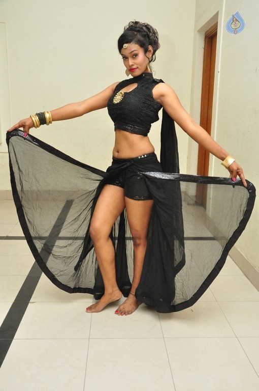 Dancer Nisha Photos - 8 / 57 photos