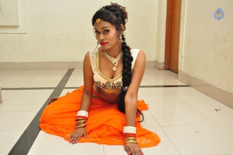 Dancer Nisha Photos - 19 / 57 photos