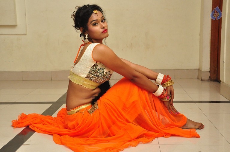 Dancer Nisha Photos - 24 / 57 photos