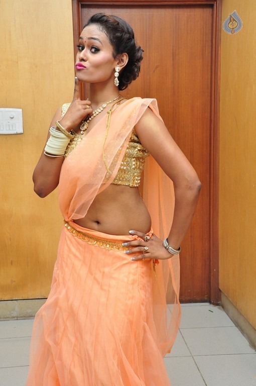 Dancer Nisha Pics - 4 / 18 photos