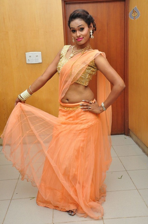 Dancer Nisha Pics - 9 / 18 photos