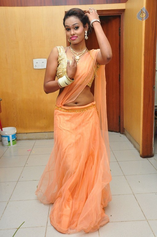 Dancer Nisha Pics - 11 / 18 photos