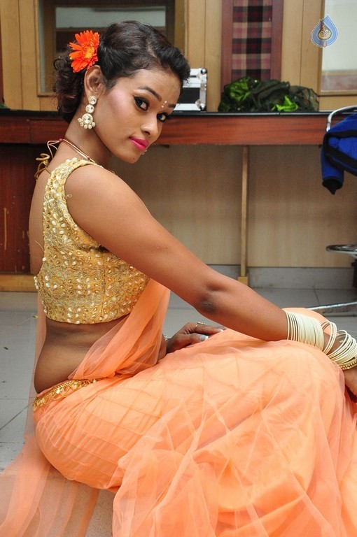 Dancer Nisha Pics - 13 / 18 photos