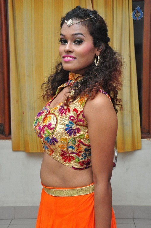 Dancer Nisha Stills - 6 / 42 photos