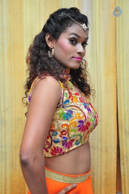 Dancer Nisha Stills - 8 / 42 photos