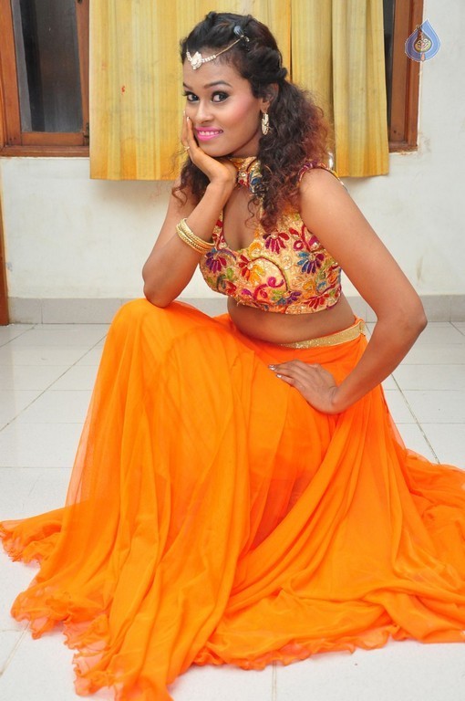 Dancer Nisha Stills - 9 / 42 photos