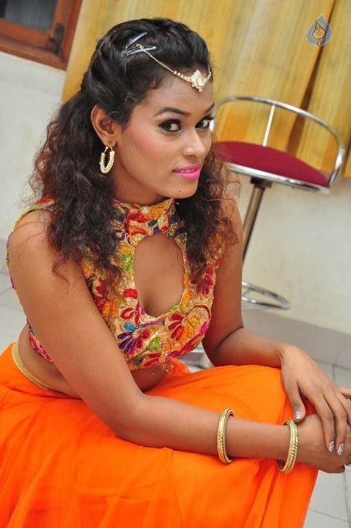 Dancer Nisha Stills - 10 / 42 photos