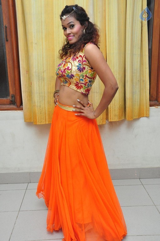 Dancer Nisha Stills - 11 / 42 photos