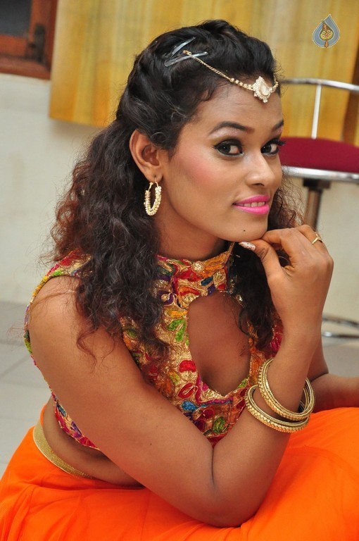 Dancer Nisha Stills - 12 / 42 photos