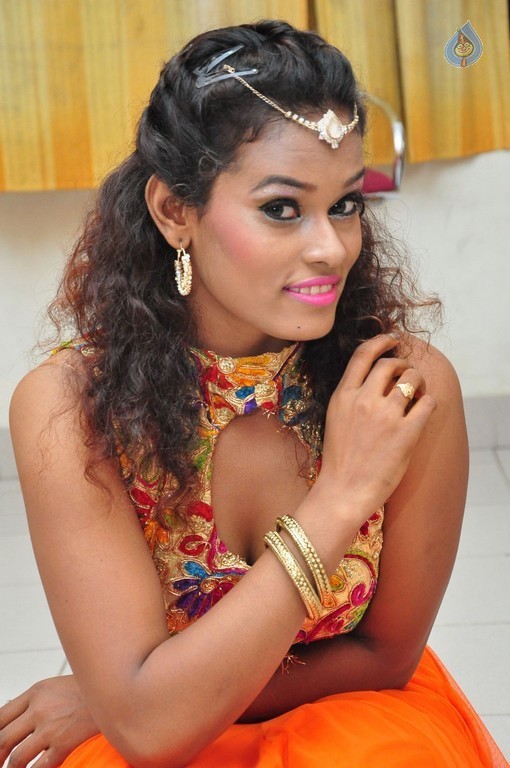 Dancer Nisha Stills - 28 / 42 photos