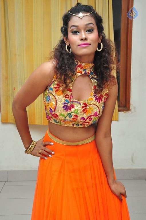 Dancer Nisha Stills - 29 / 42 photos