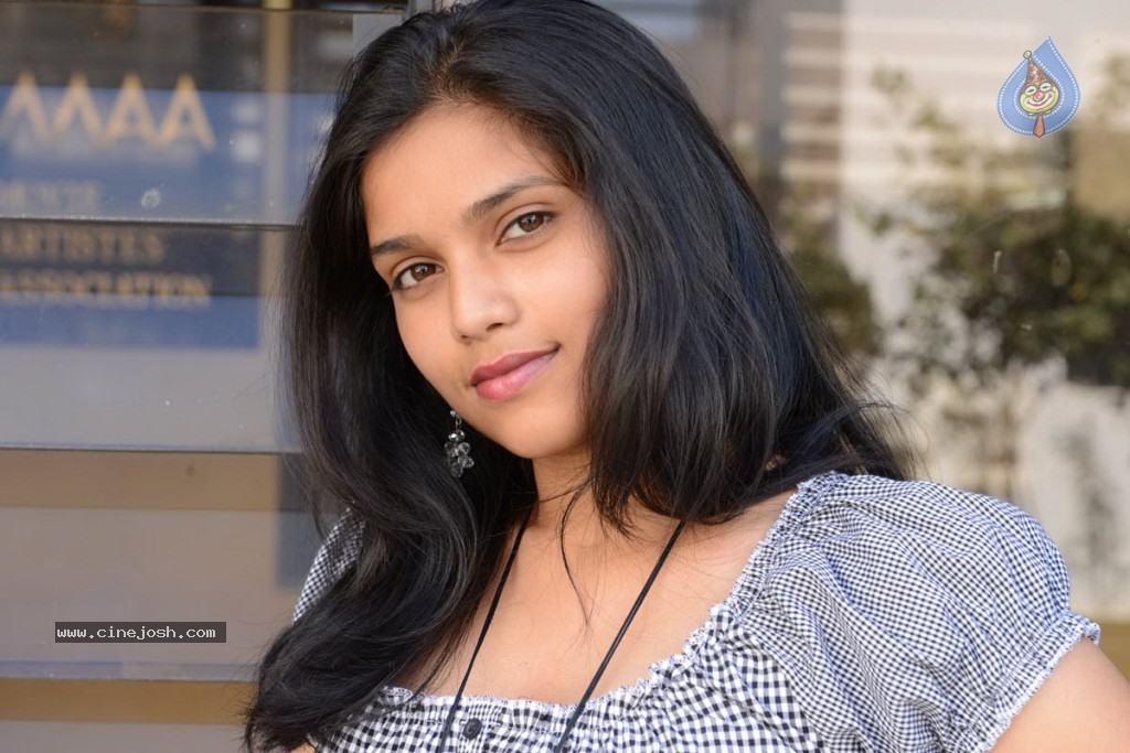 Debiraa Stills - 4 / 26 photos