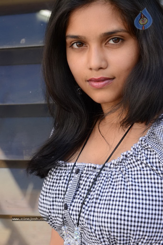 Debiraa Stills - 13 / 26 photos