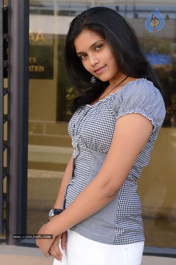 Debiraa Stills - 17 / 26 photos