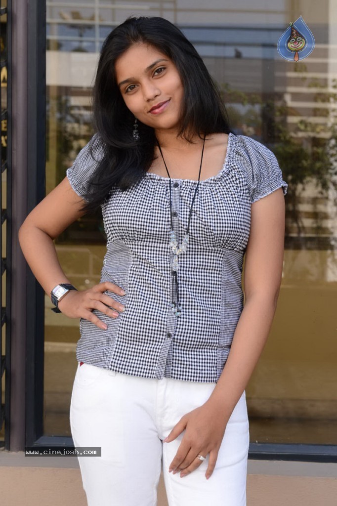 Debiraa Stills - 19 / 26 photos