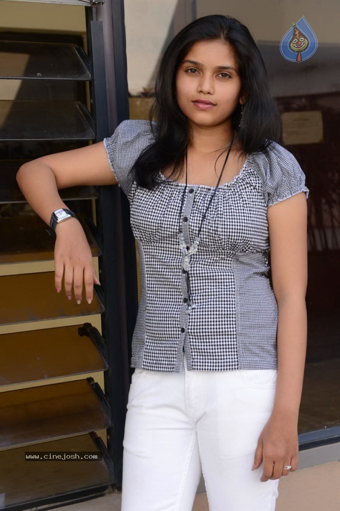 Debiraa Stills - 22 / 26 photos