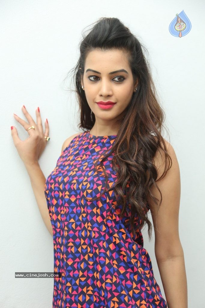 Deeksha Panth Gallery - 8 / 116 photos