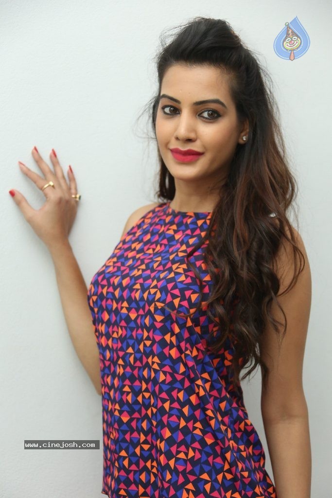 Deeksha Panth Gallery - 25 / 116 photos