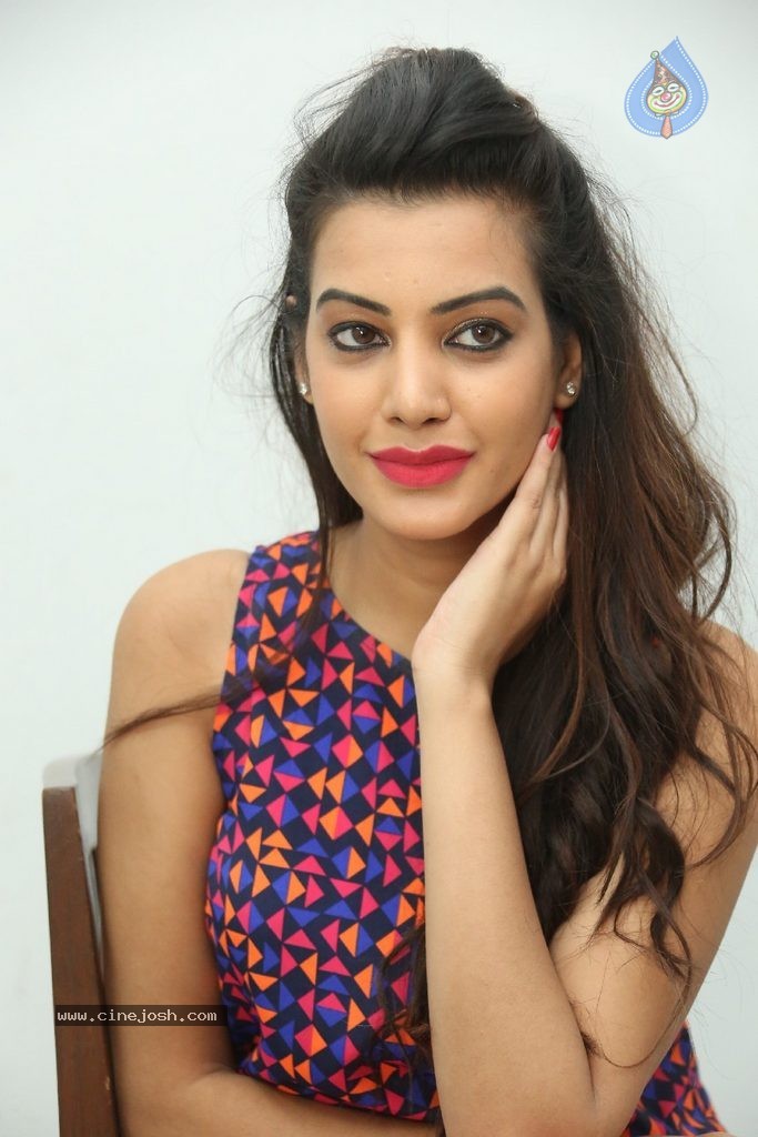 Deeksha Panth Gallery - 51 / 116 photos