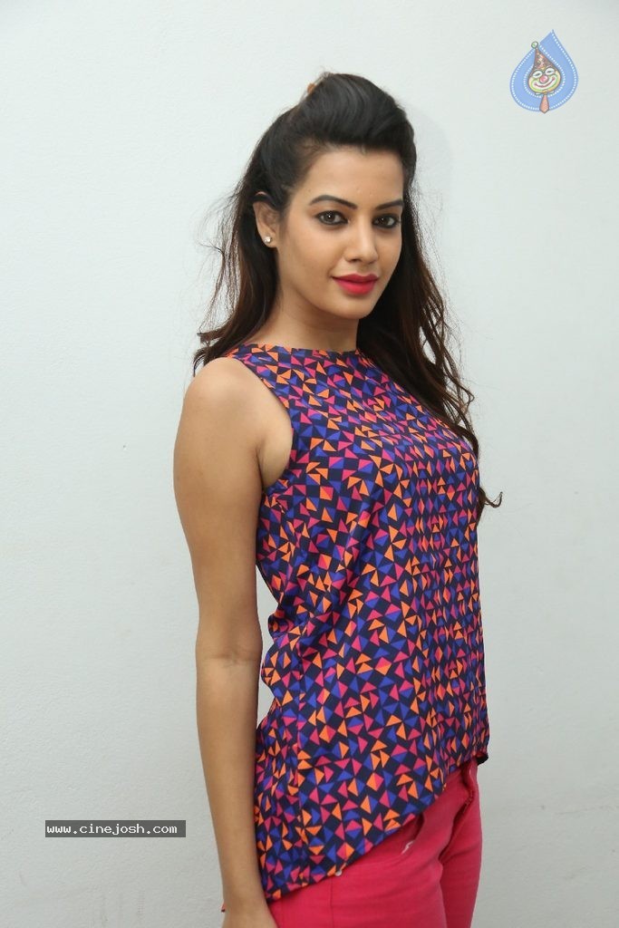 Deeksha Panth Gallery - 55 / 116 photos