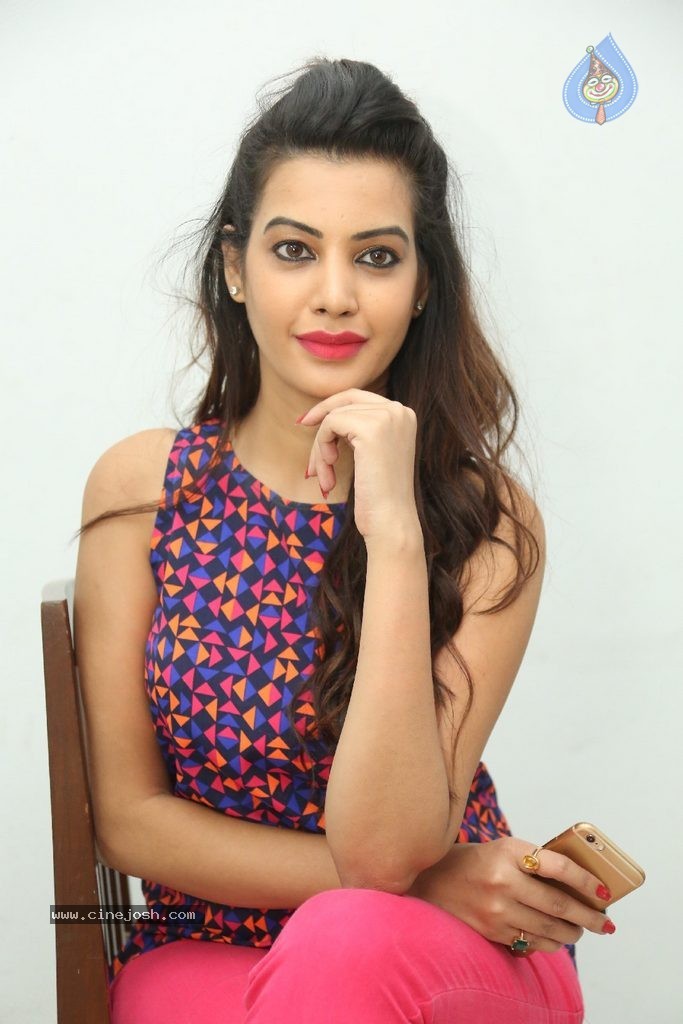 Deeksha Panth Gallery - 71 / 116 photos